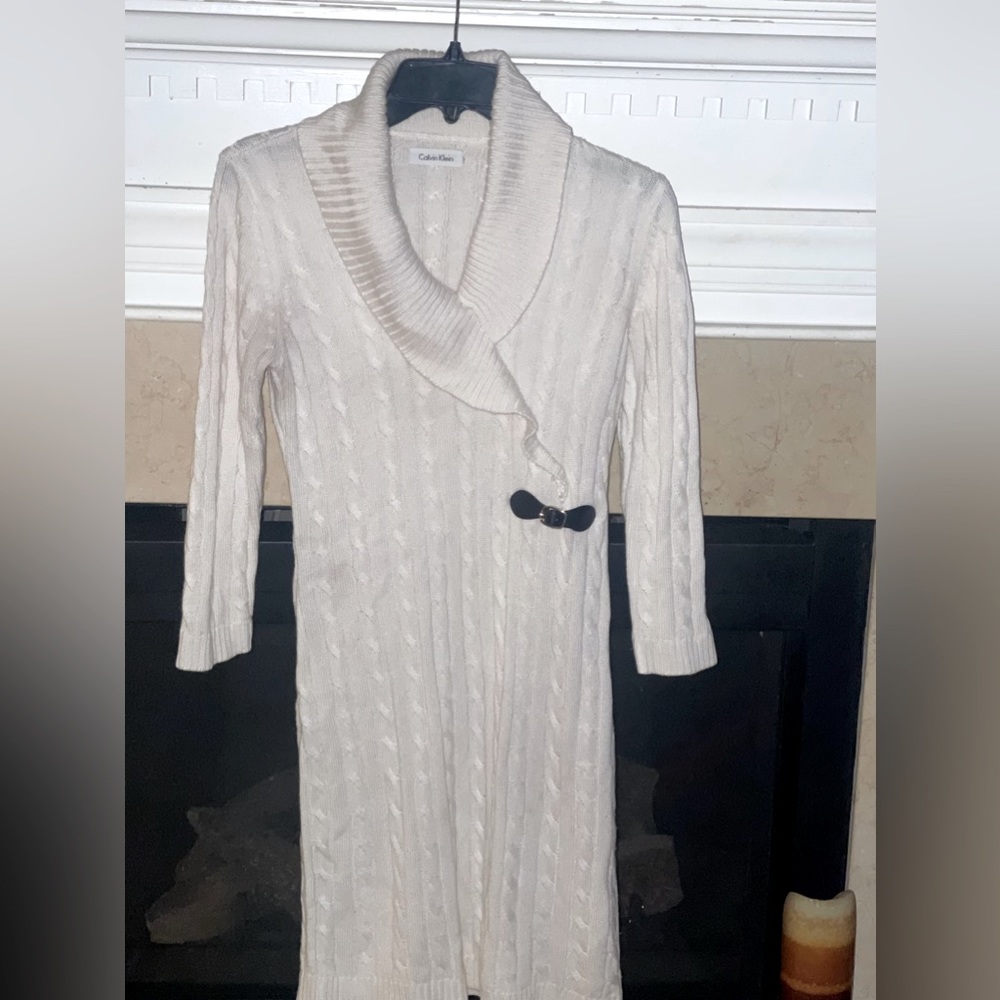 Clean Calvin Klein petite sweater dress that is good for most occasions.